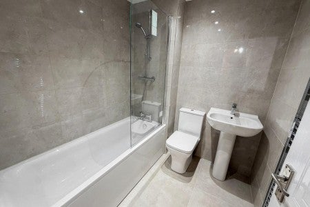 Flat Laurel Hill Way in Leeds