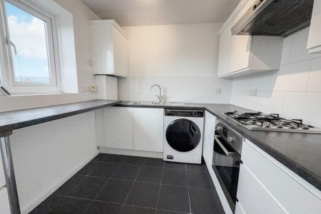 Flat Laurel Hill Way in Leeds