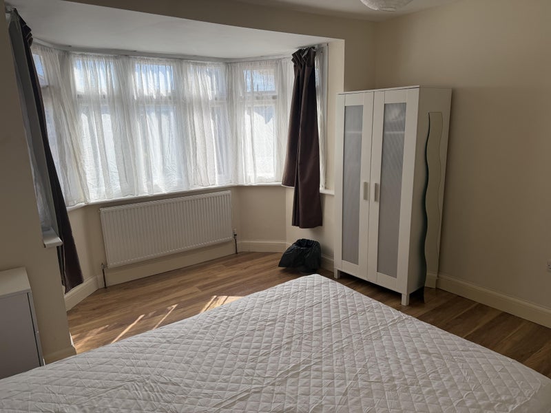 Room Park Road in Greater London