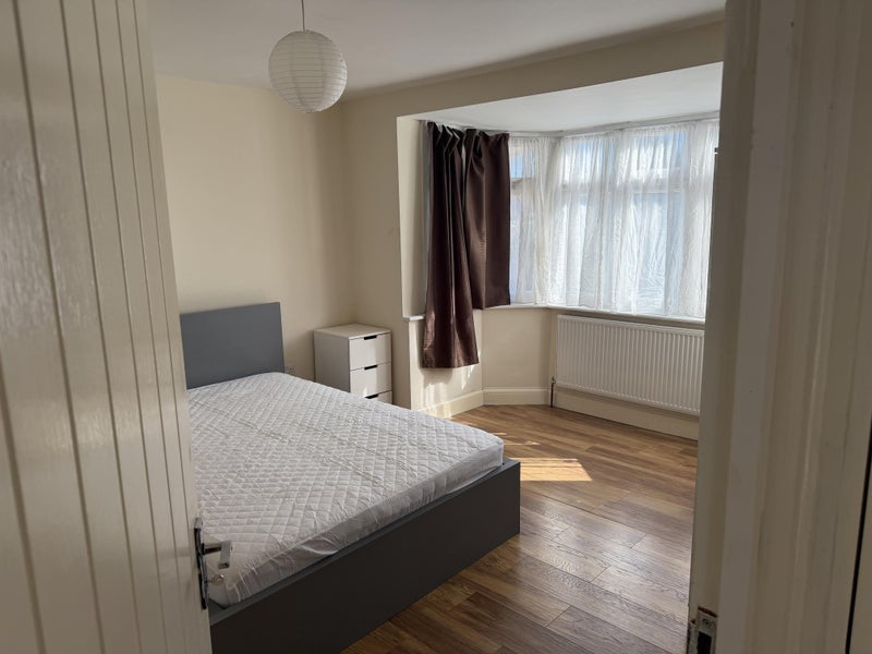 Room Park Road in Greater London