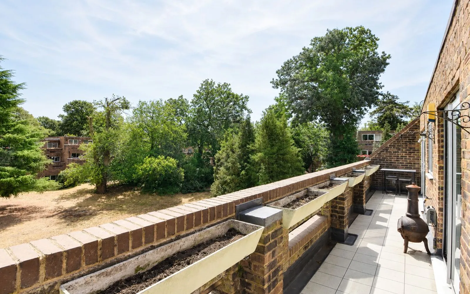Flat Stroudwater Park in Elmbridge