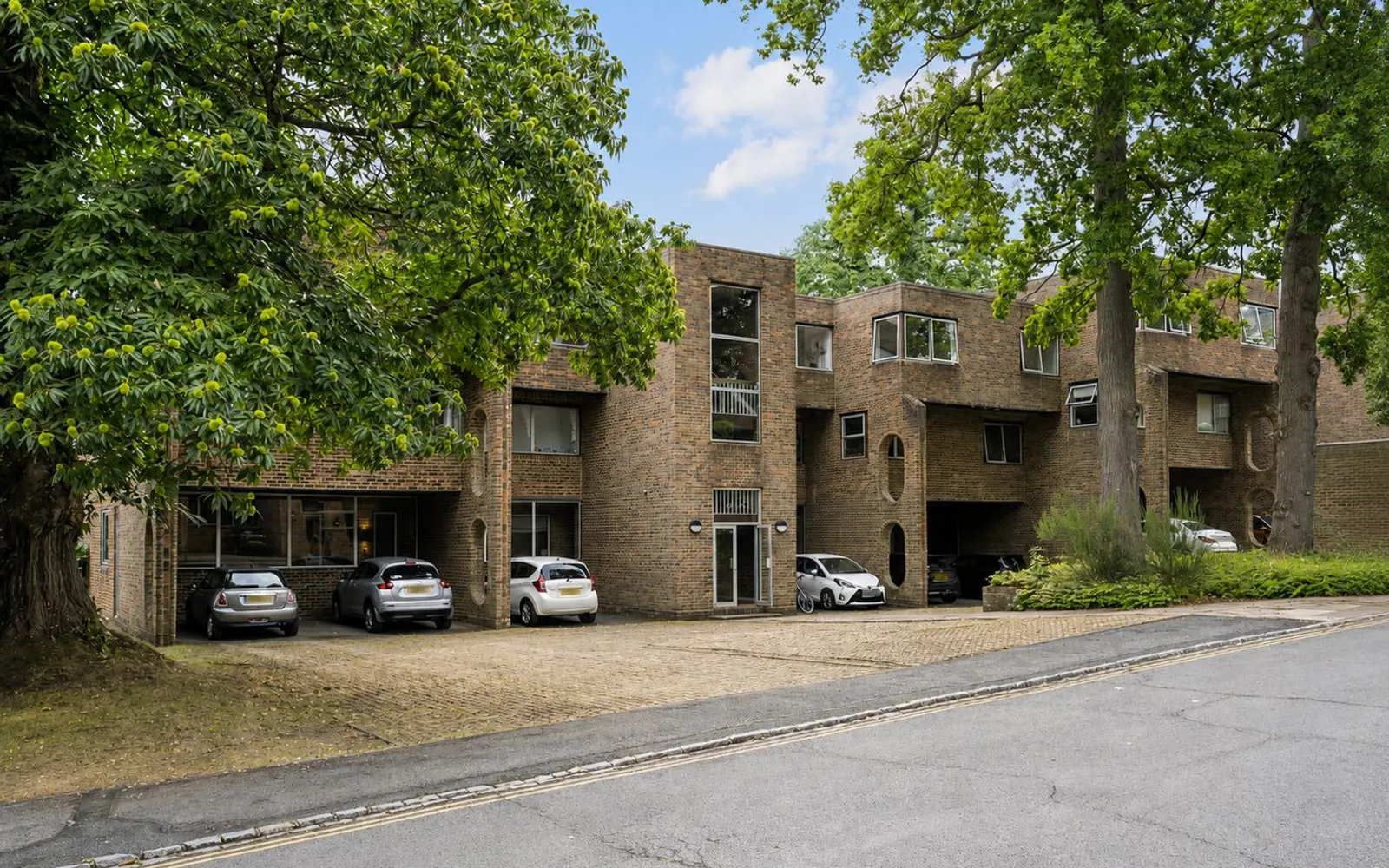 Flat Stroudwater Park in Elmbridge