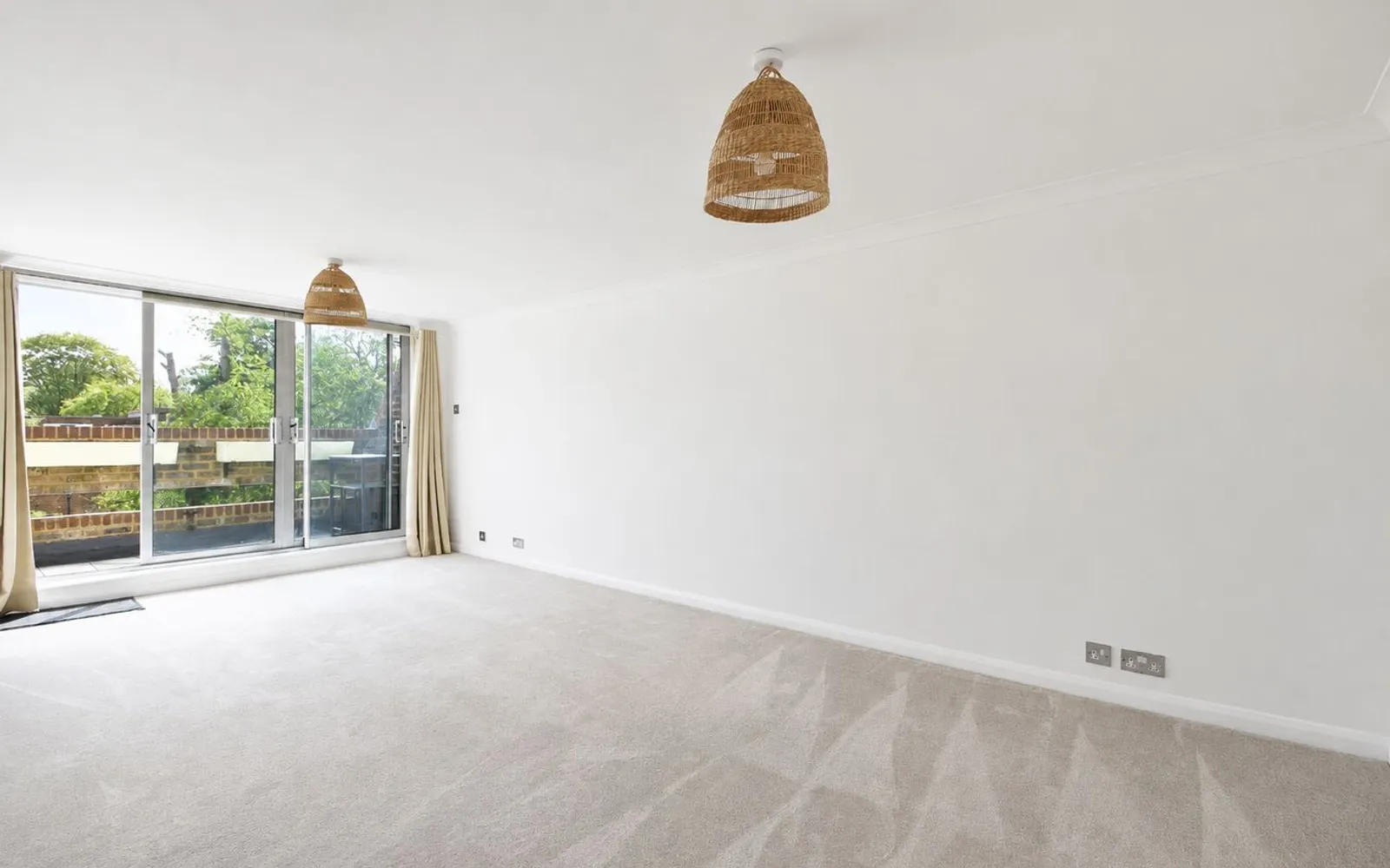 Flat Stroudwater Park in Elmbridge