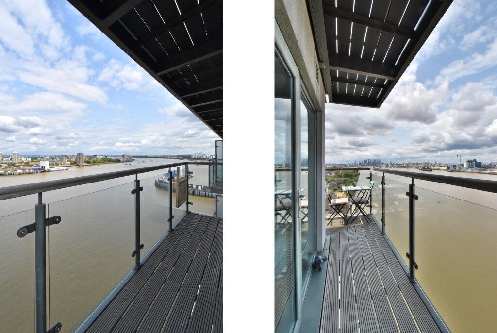 Flat Mast Quay in Greater London