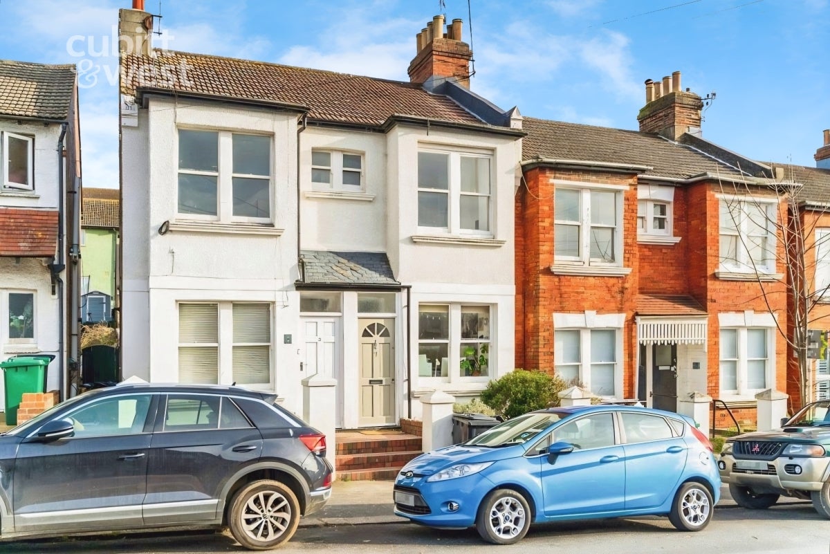 Flat Bennett Road in Greater London
