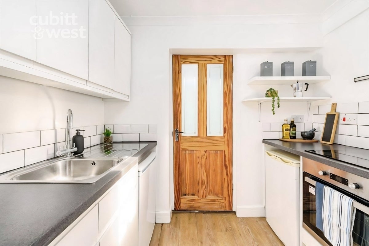 Flat Bennett Road in Greater London