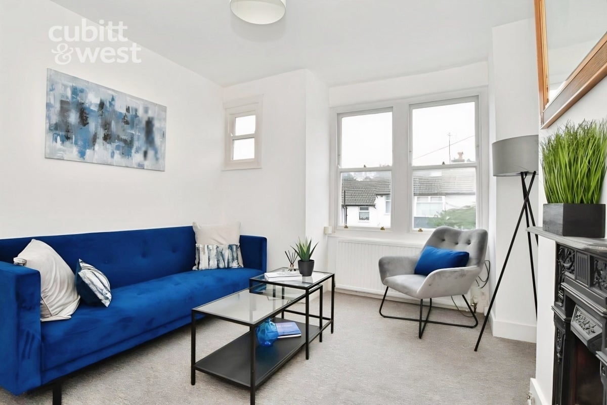 Flat Bennett Road in Greater London