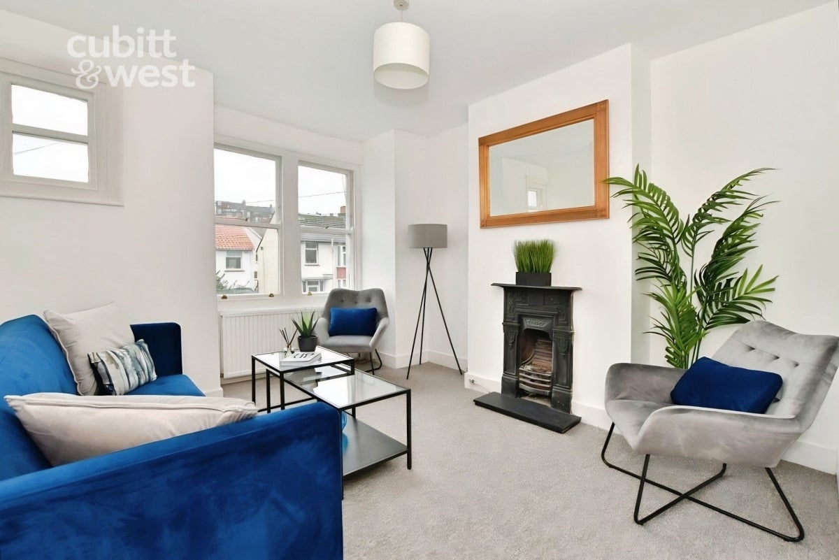 Flat Bennett Road in Greater London