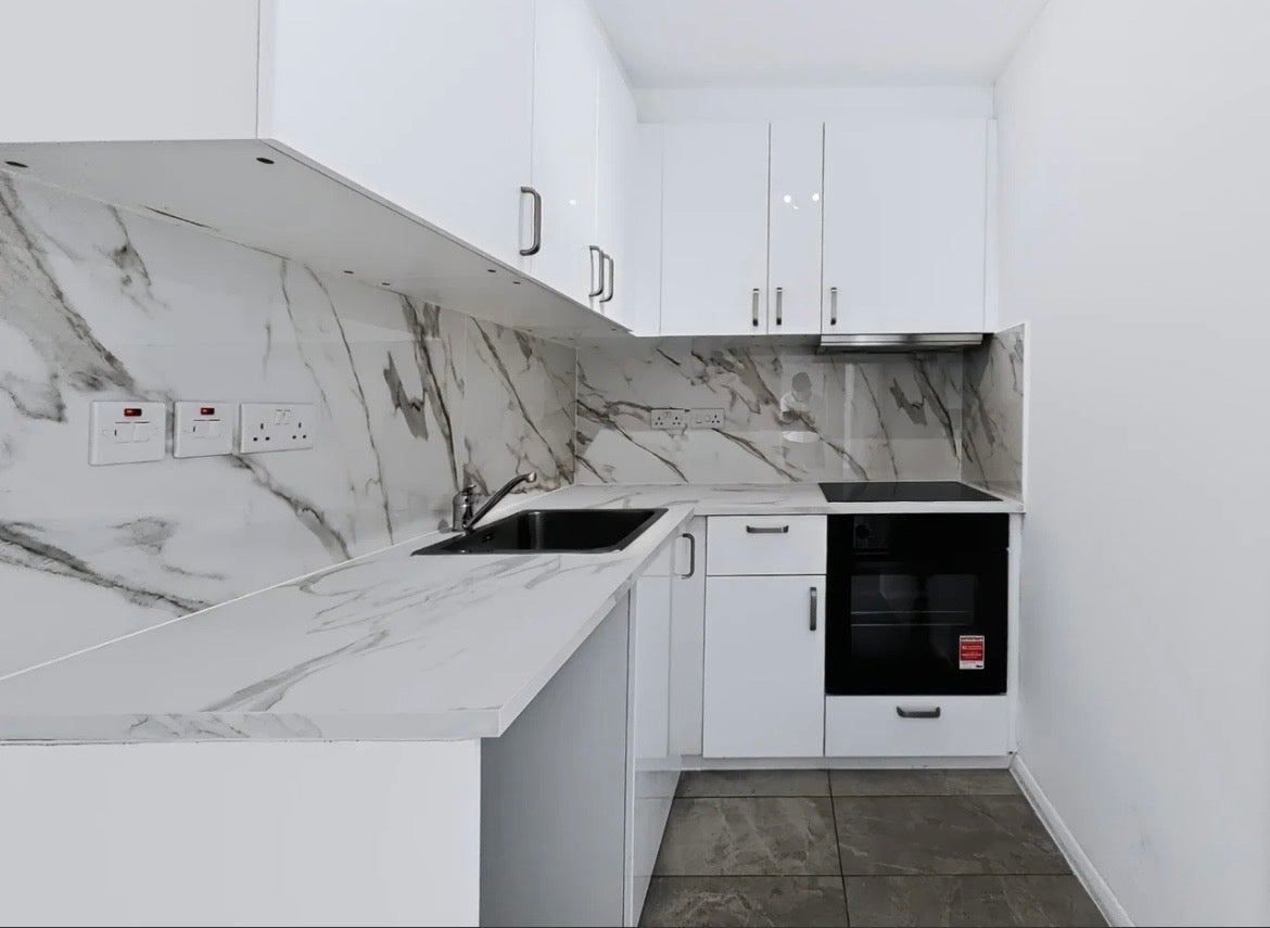 Flat Lansdowne Road in Greater London