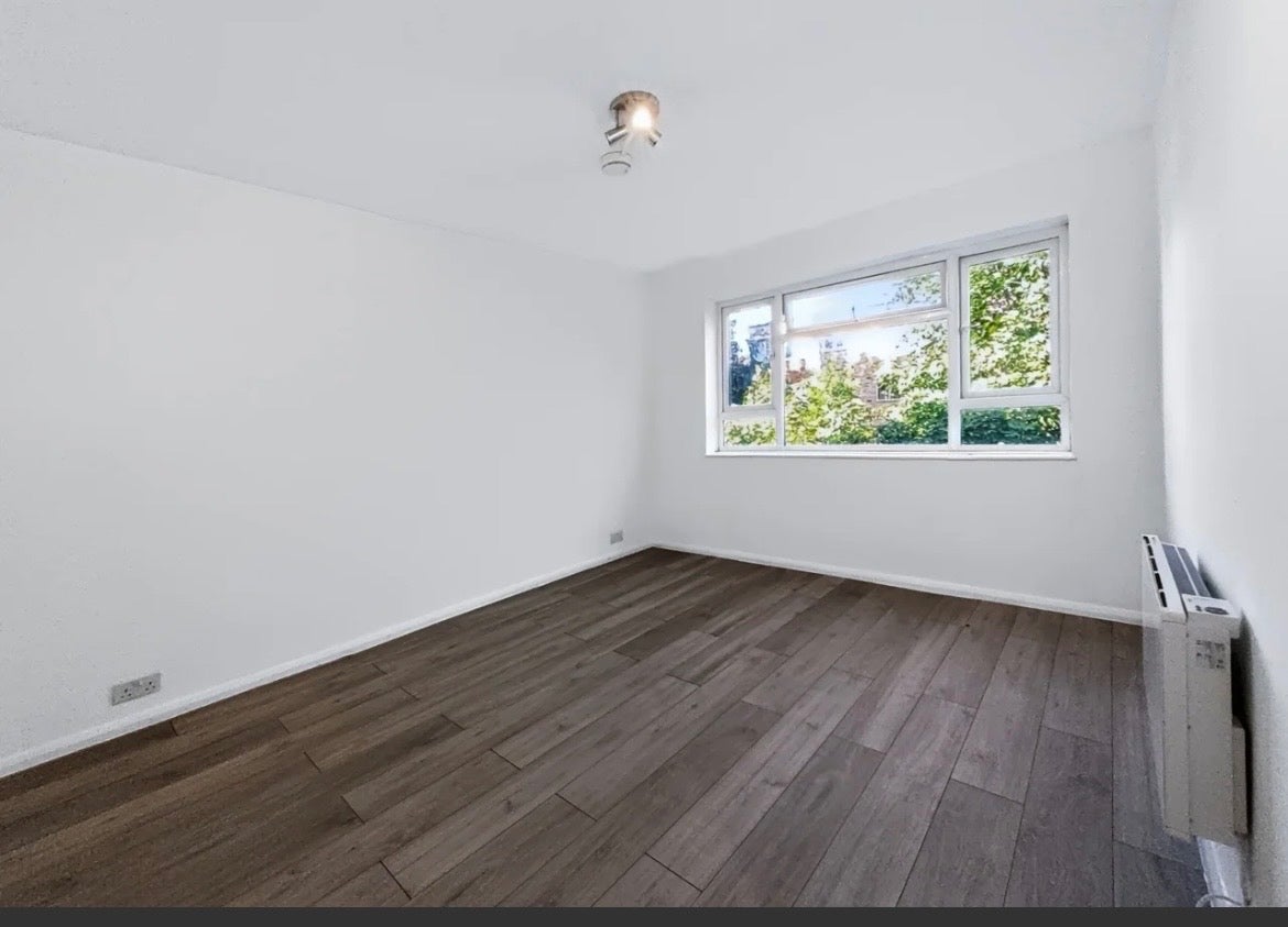 Flat Lansdowne Road in Greater London