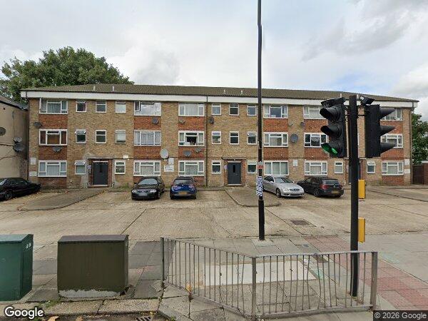 Flat Lansdowne Road in Greater London