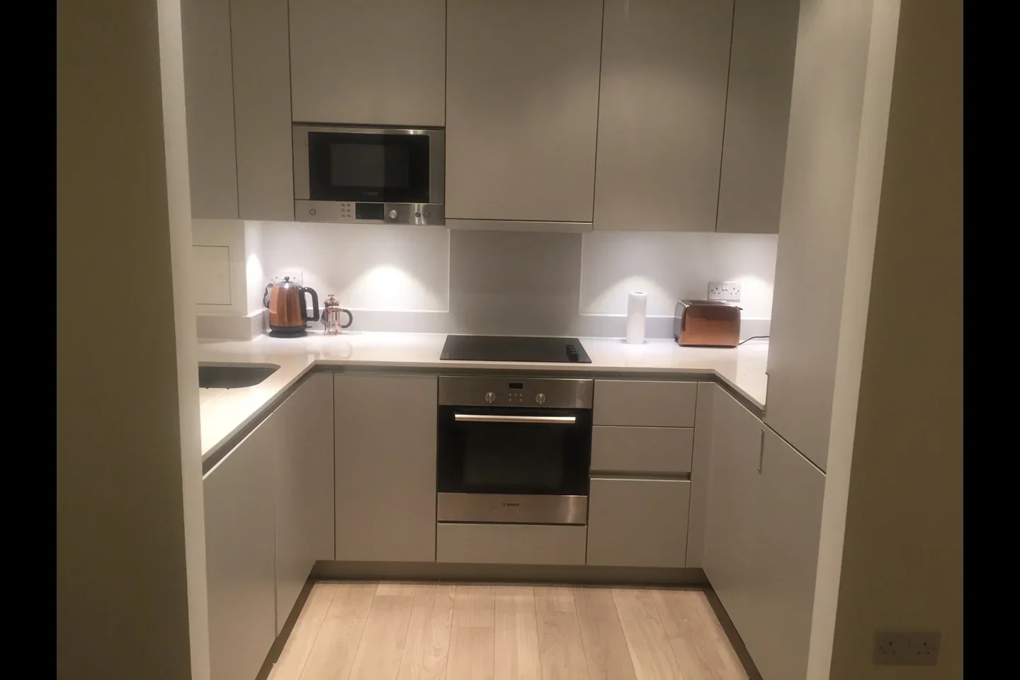 Flat Wellesley Road in Greater London