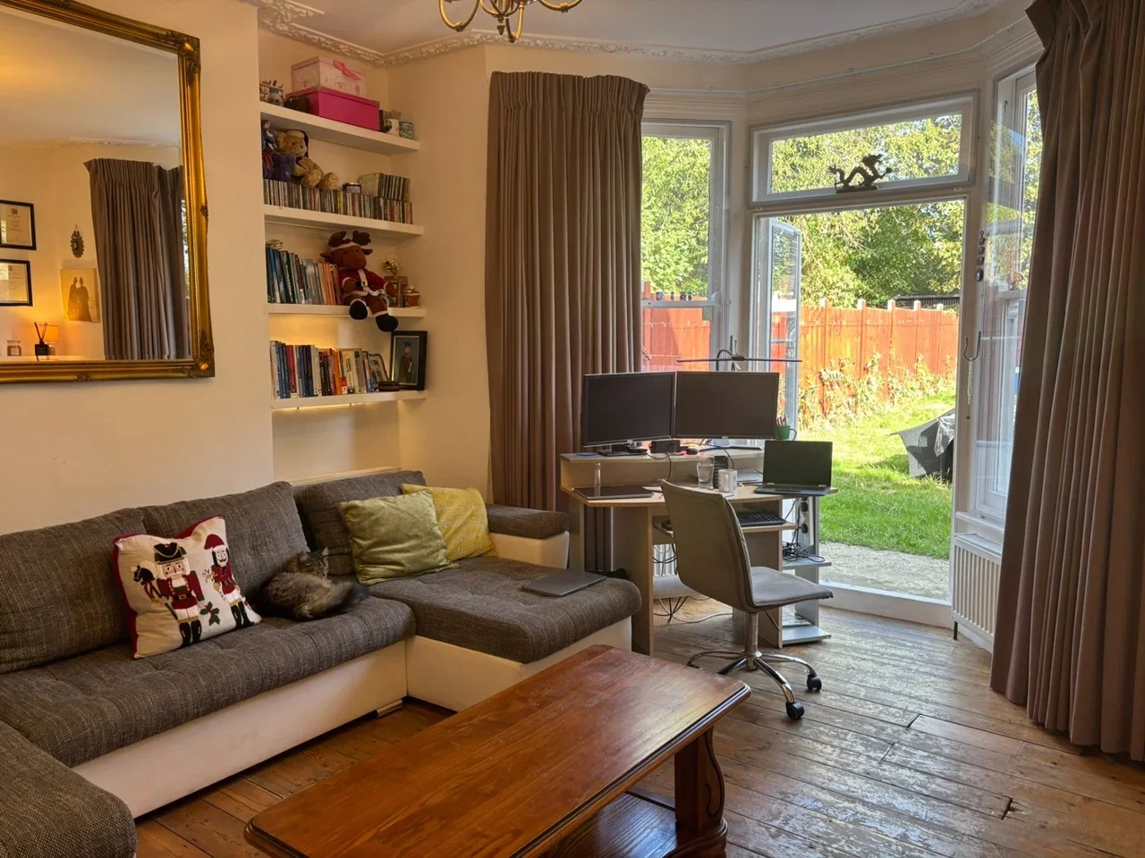 Flat Park Avenue in Greater London