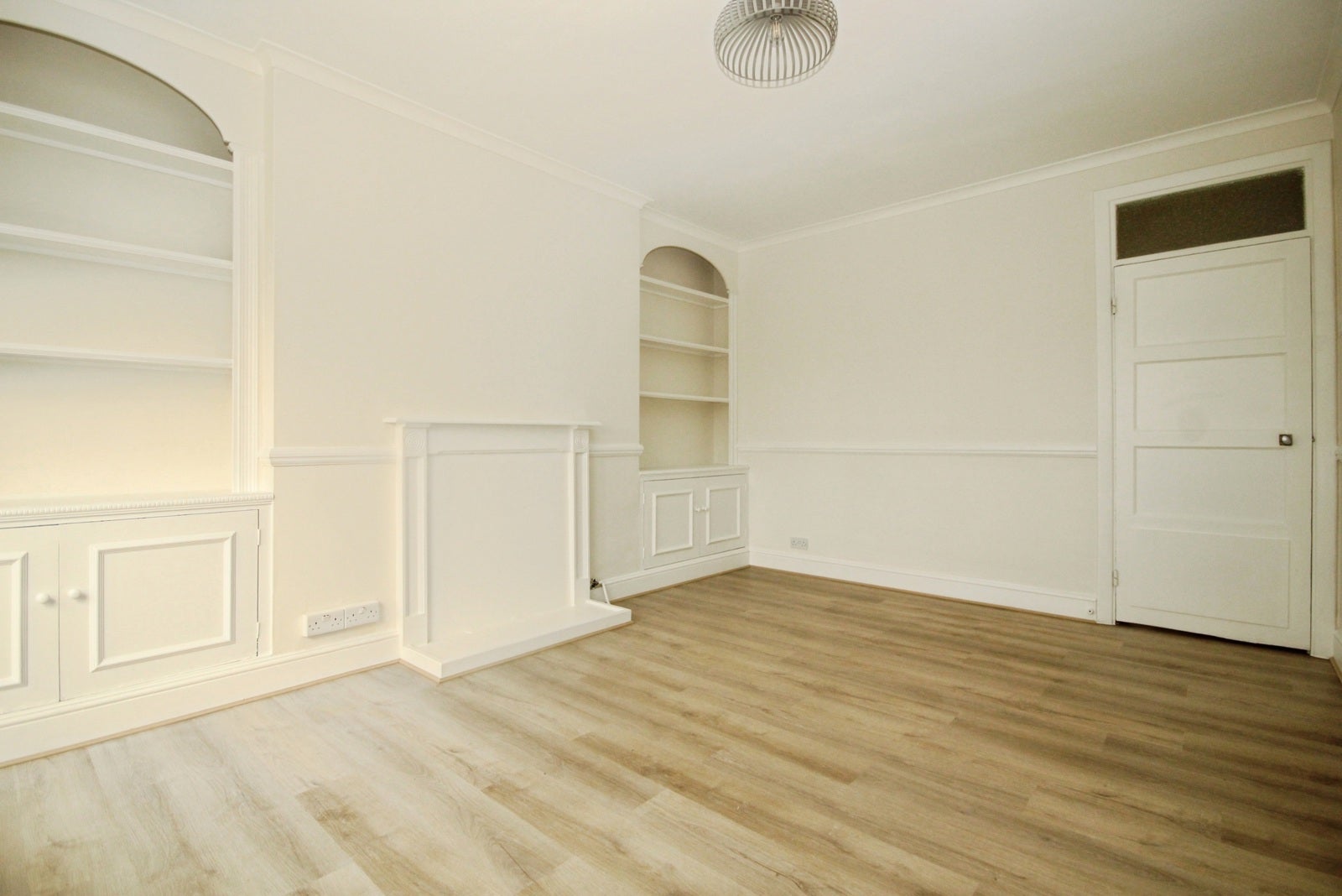 Flat Fayland Avenue in Greater London