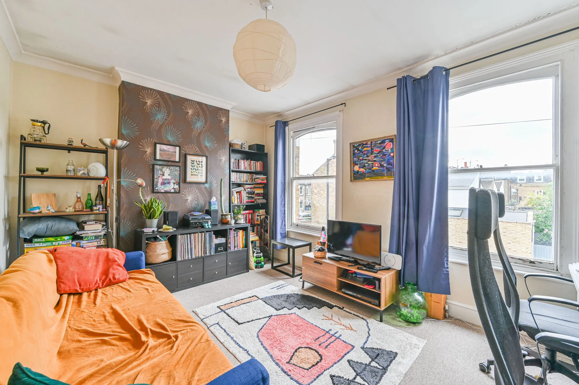 Flat Elcot Avenue in Greater London