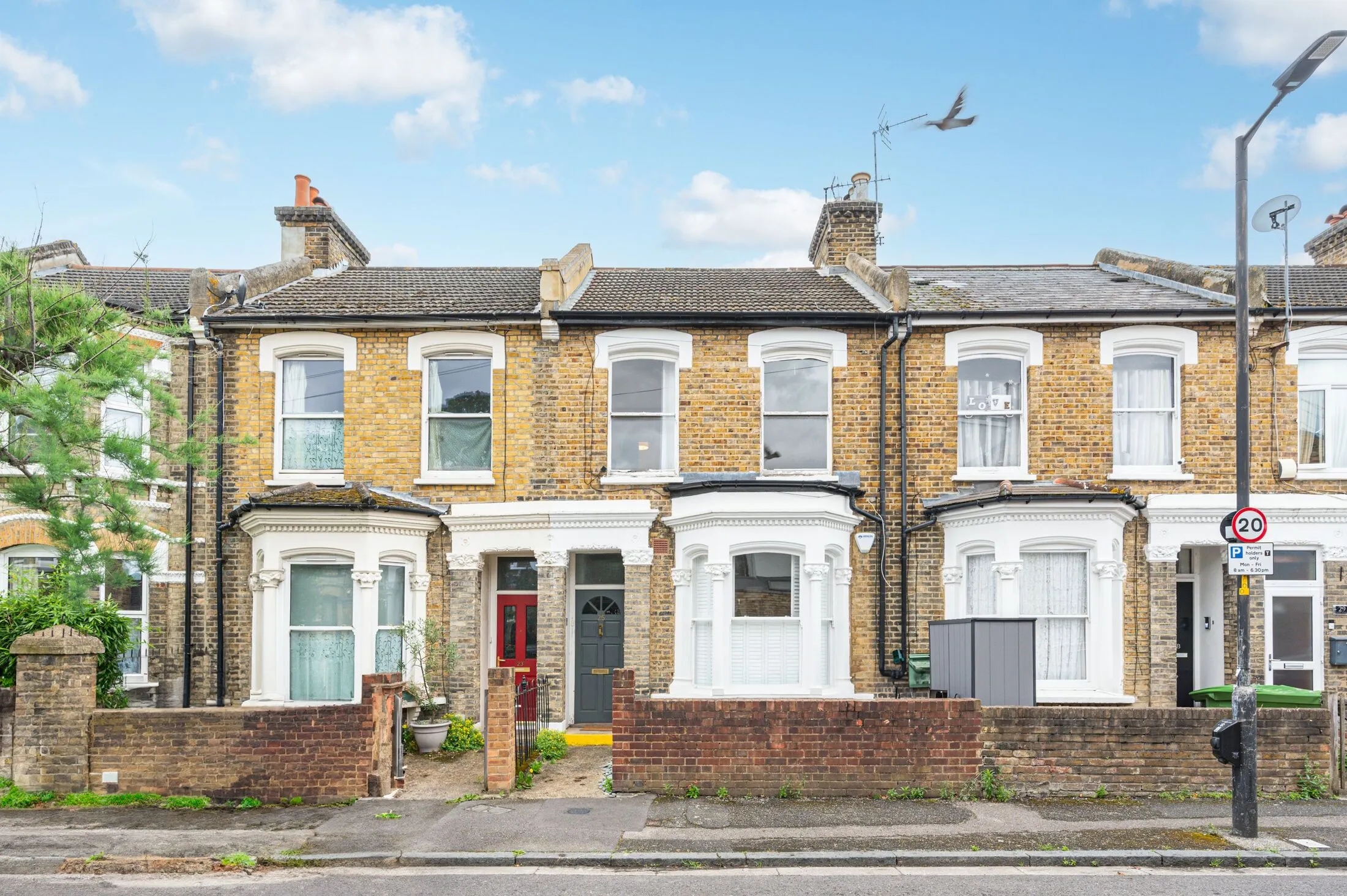 Flat Elcot Avenue in Greater London