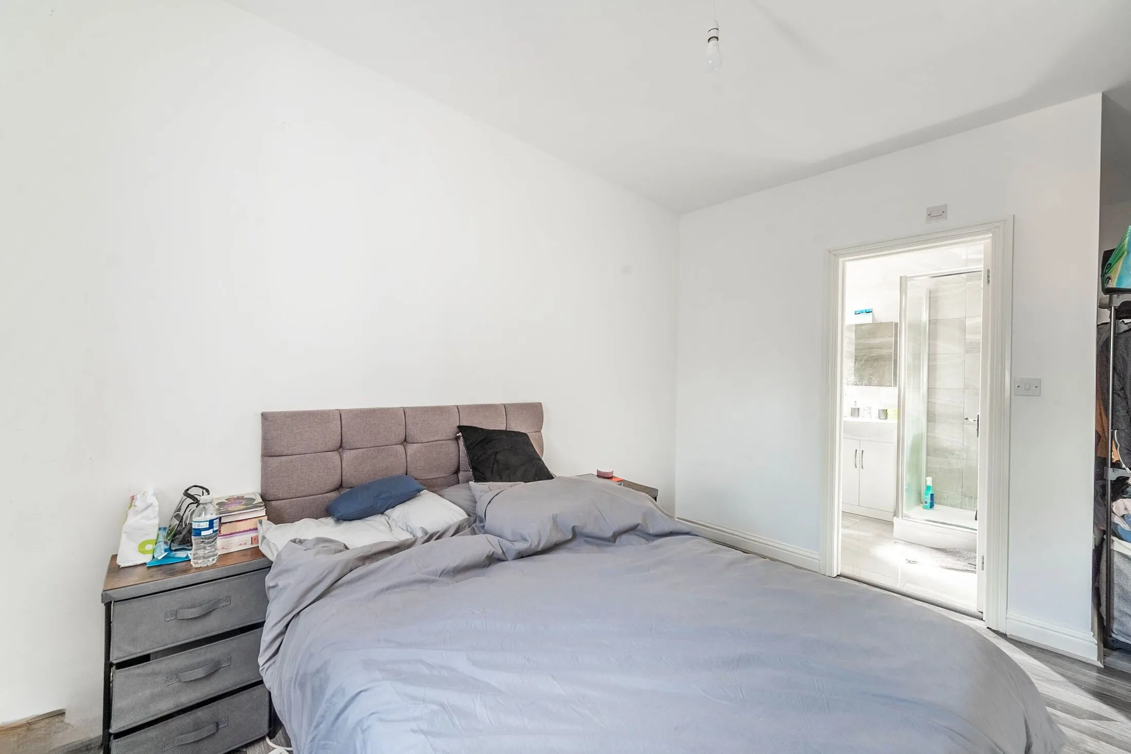 Room Moorcroft Way in Greater London