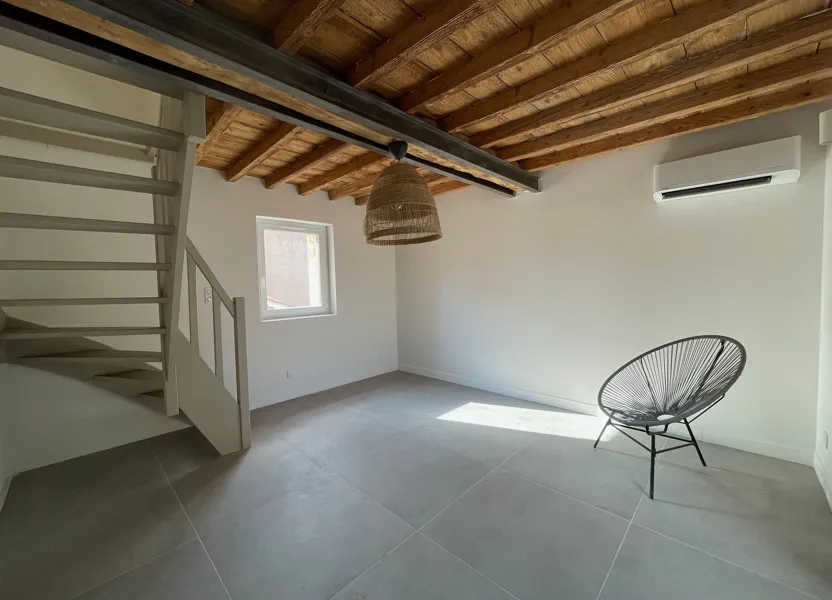 Flat Rue des Carrosses in Saint-Clair-du-Rhône