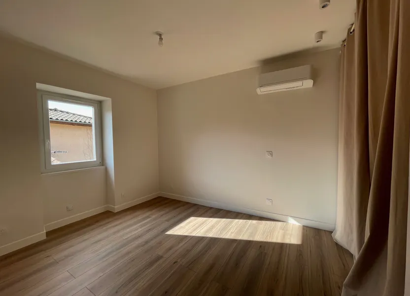 Flat Rue des Carrosses in Saint-Clair-du-Rhône