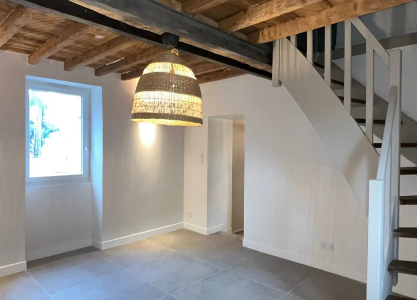 Flat Rue des Carrosses in Saint-Clair-du-Rhône