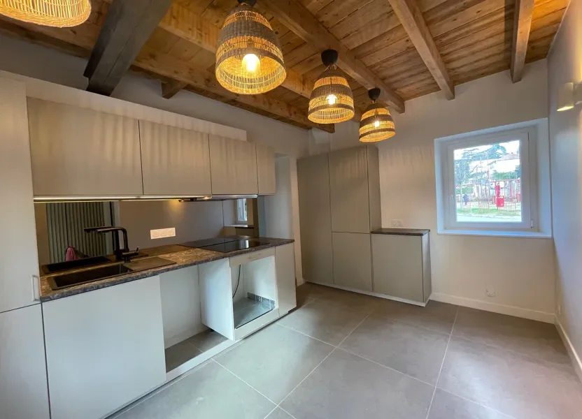 Flat Rue des Carrosses in Saint-Clair-du-Rhône