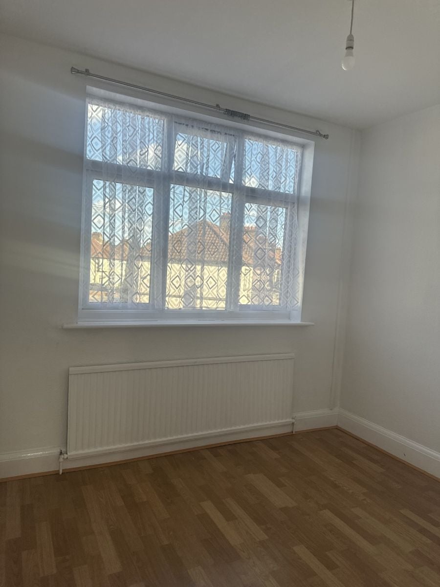 Flat Tudor Road in Greater London