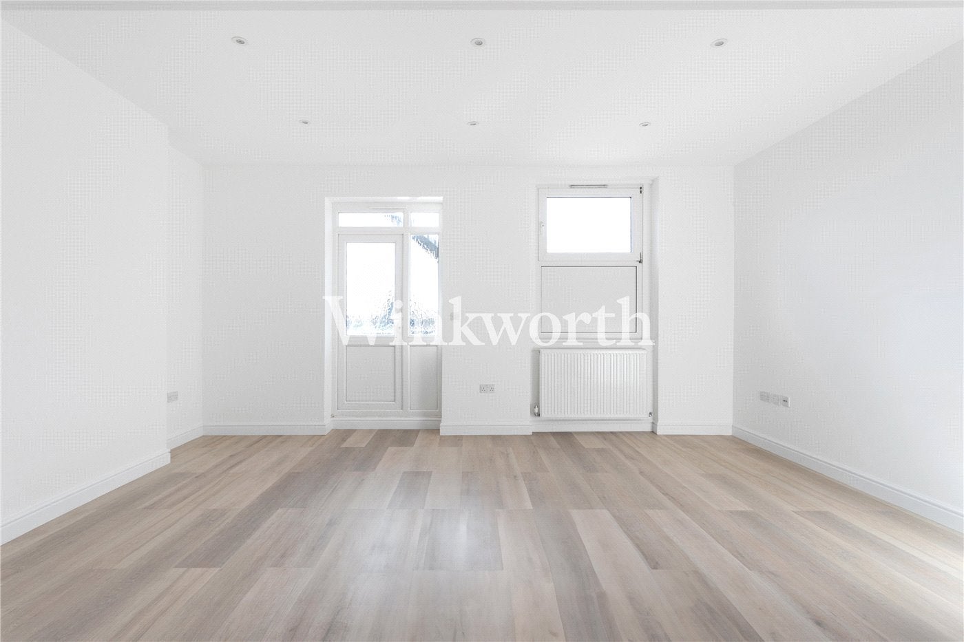 Flat Alderman's Hill in Greater London