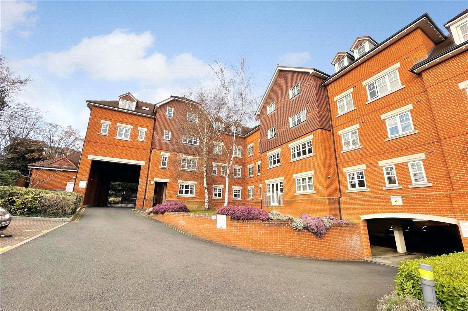 Flat Wild Bank Court in Woking