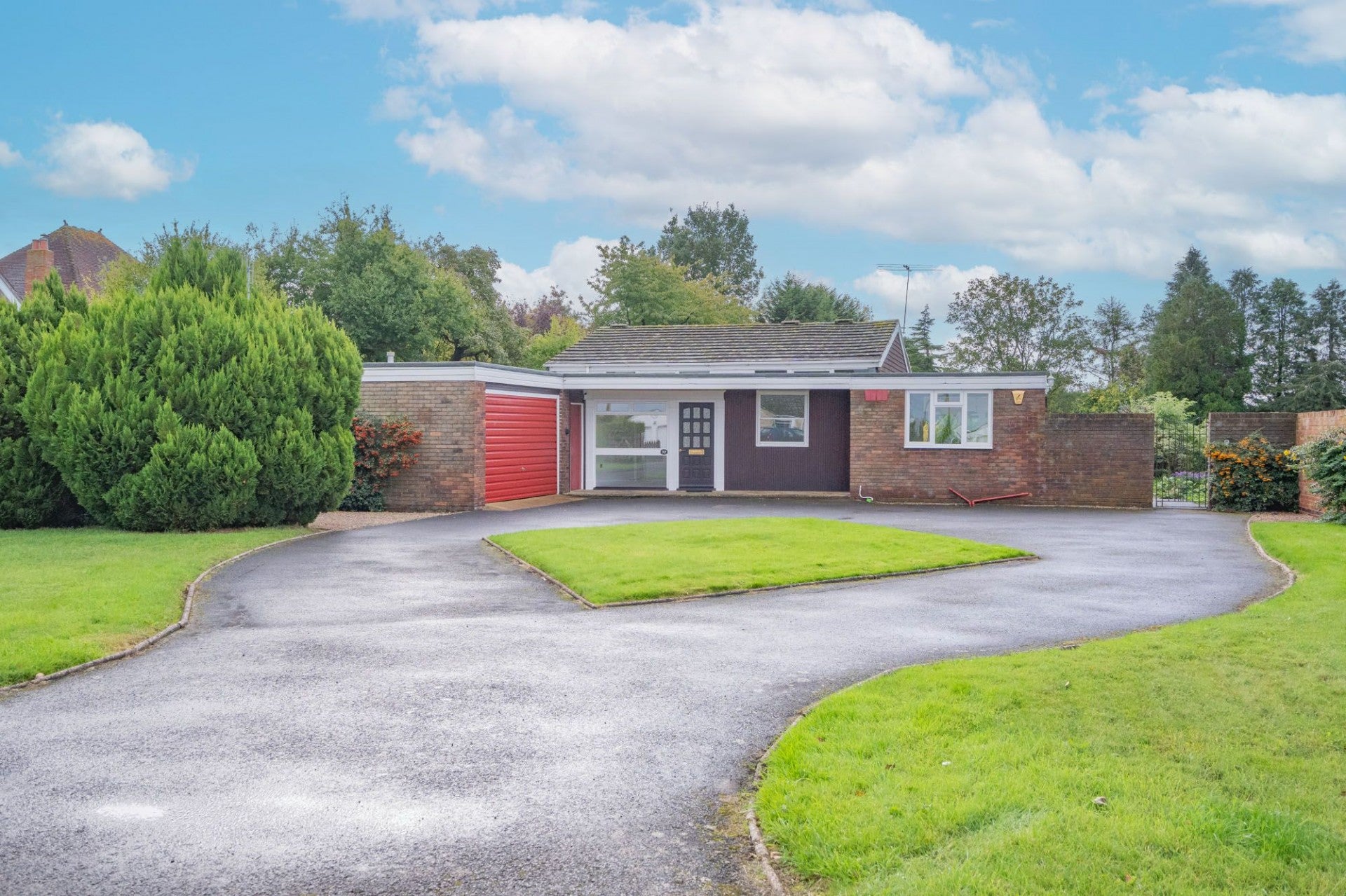 House Badsey Fields Lane in Wychavon