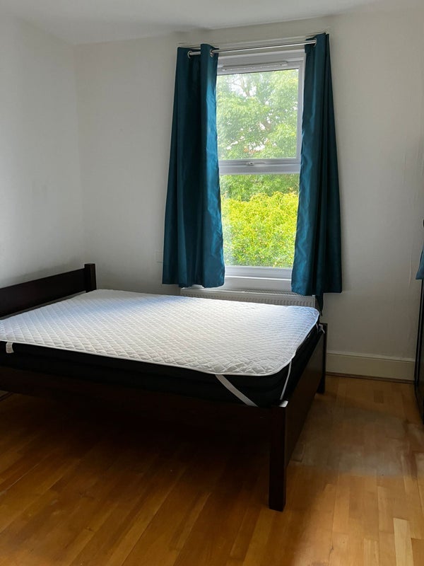 Room Ramsden Road in Greater London
