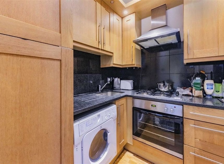 Flat Finborough Road in Greater London