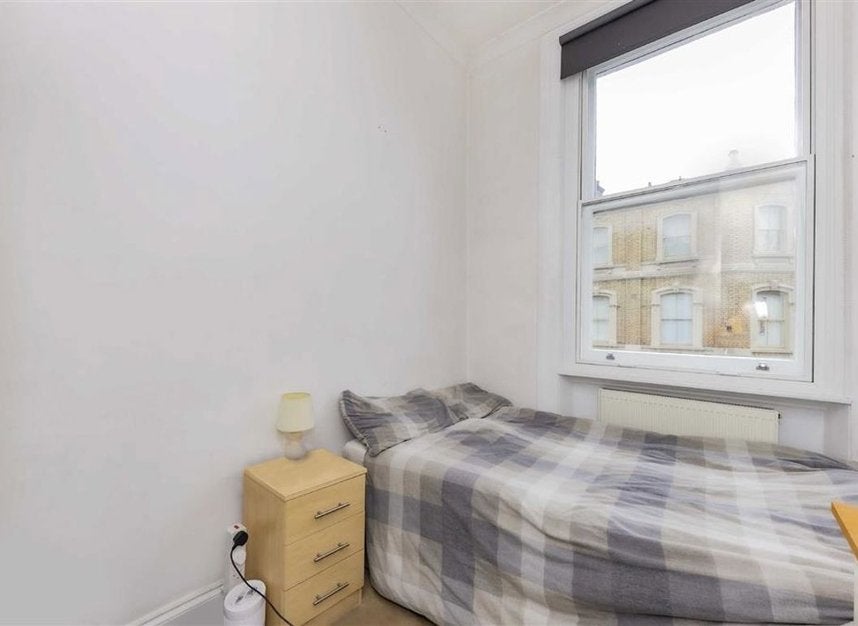 Flat Finborough Road in Greater London