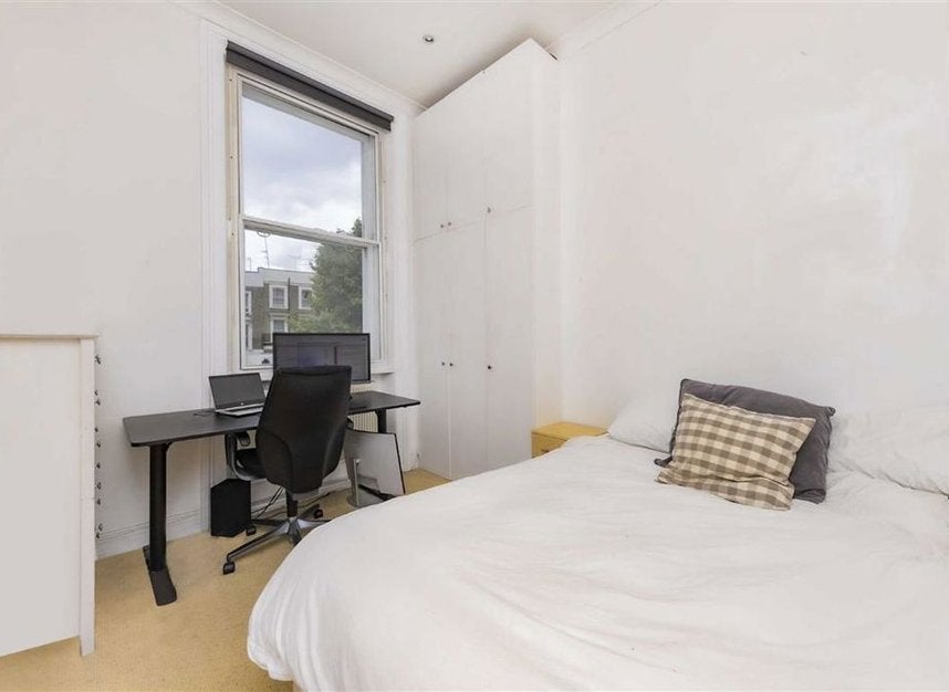Flat Finborough Road in Greater London