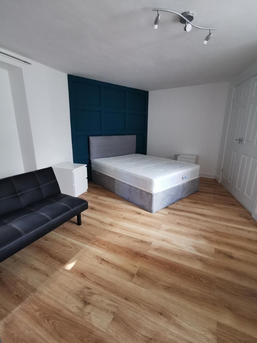 Room Mirador Crescent in Swansea