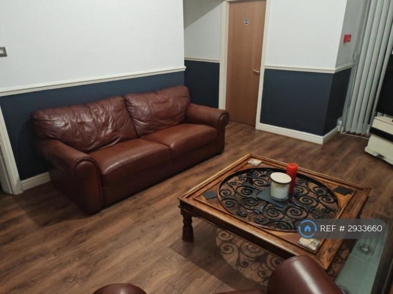 Room Hardshaw Street in St Helens