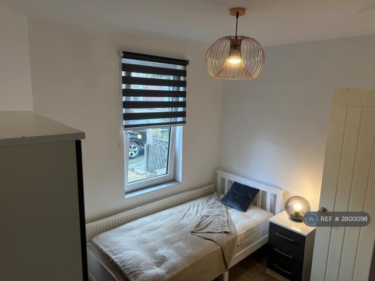 Room Shaftesbury Avenue in Mansfield Woodhouse