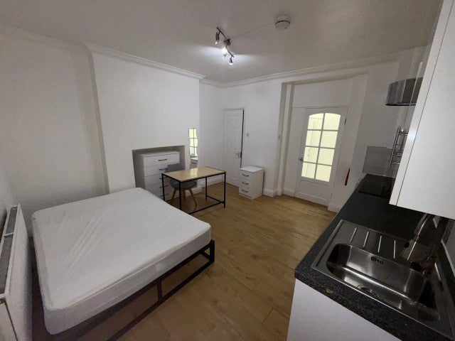 Flat Eversholt Street in Greater London