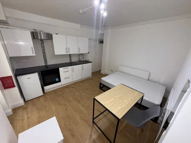 Flat Eversholt Street in Greater London