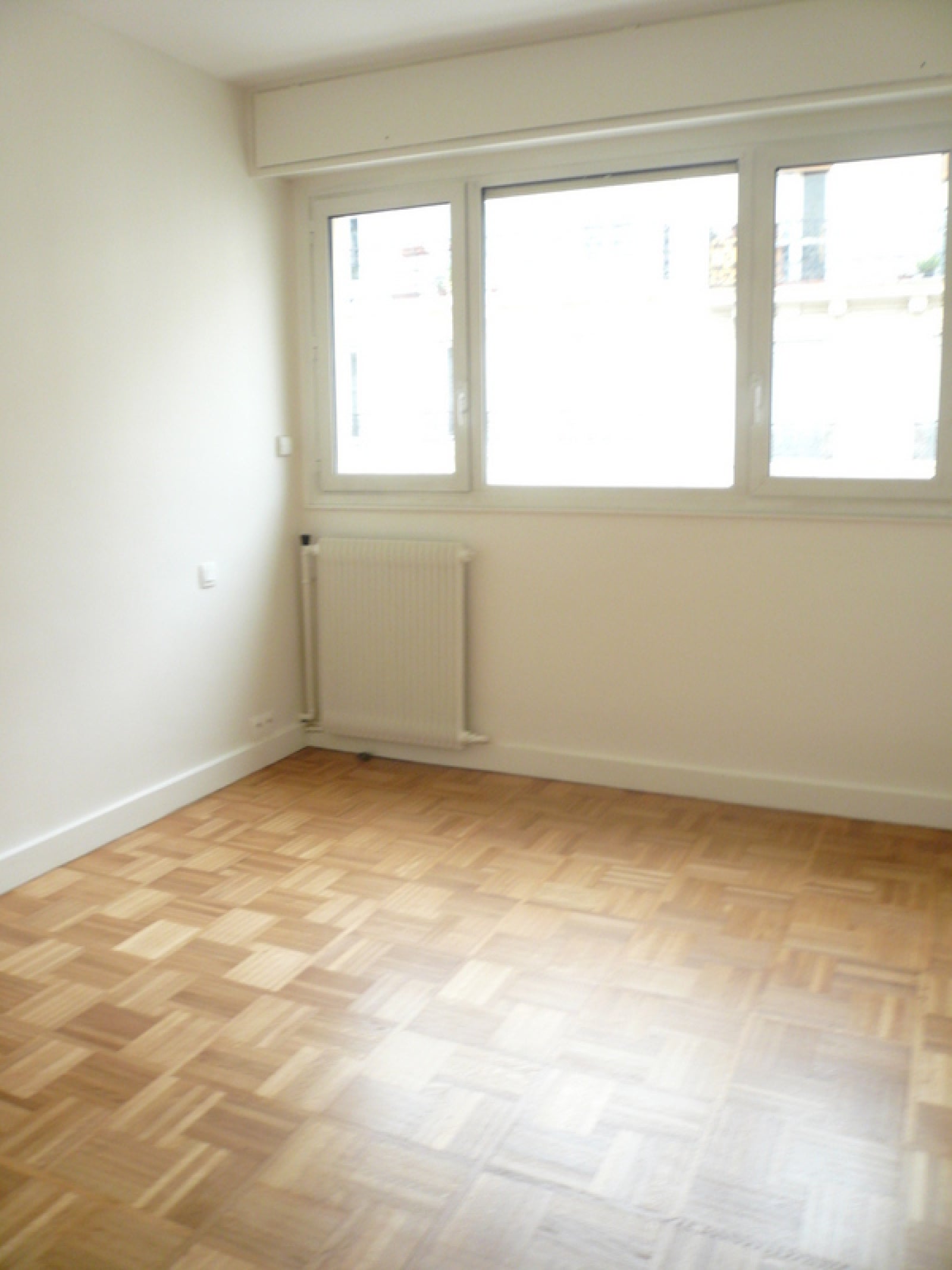 Flat Rue du Mont Cenis in Paris