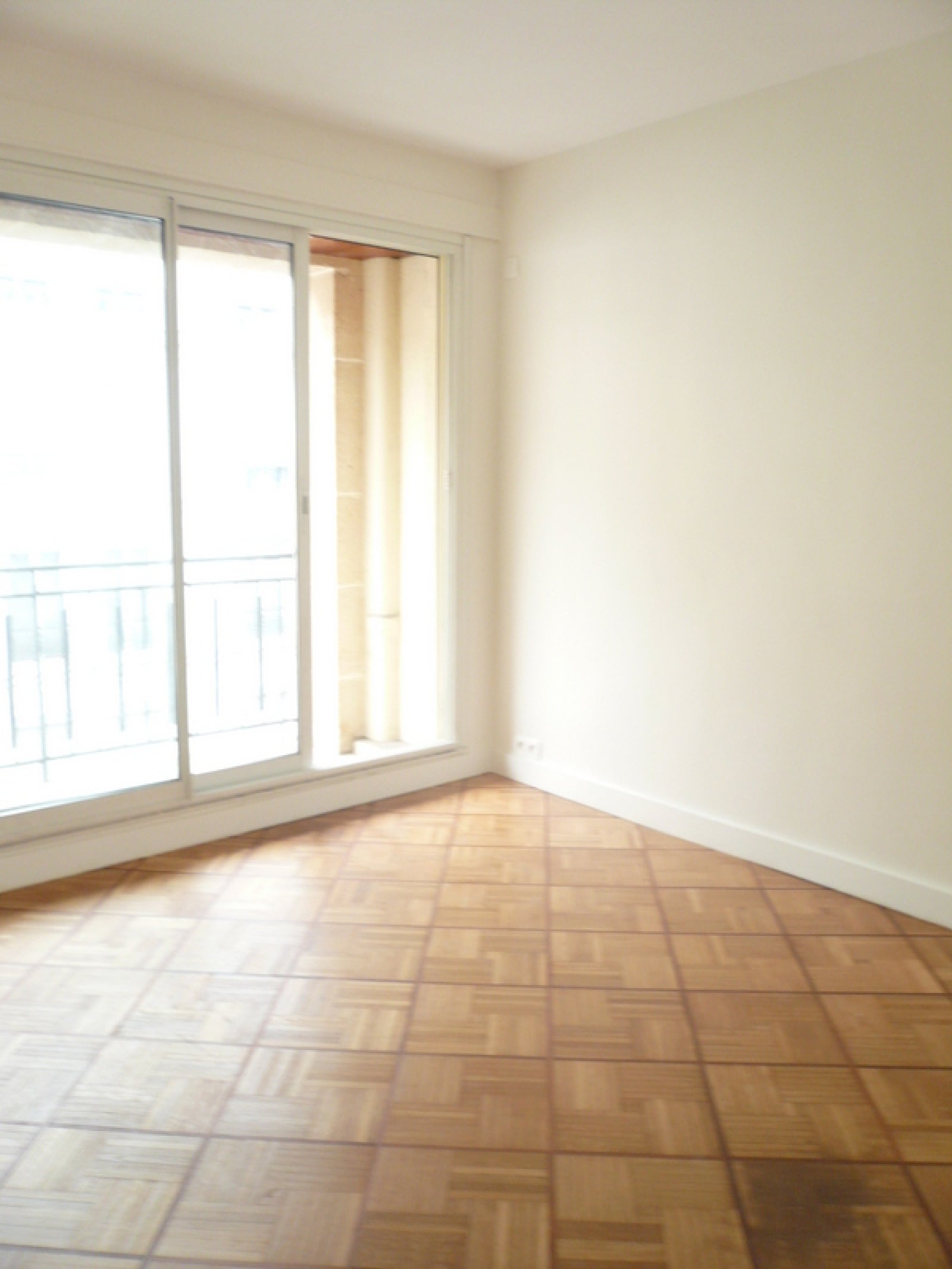 Flat Rue du Mont Cenis in Paris