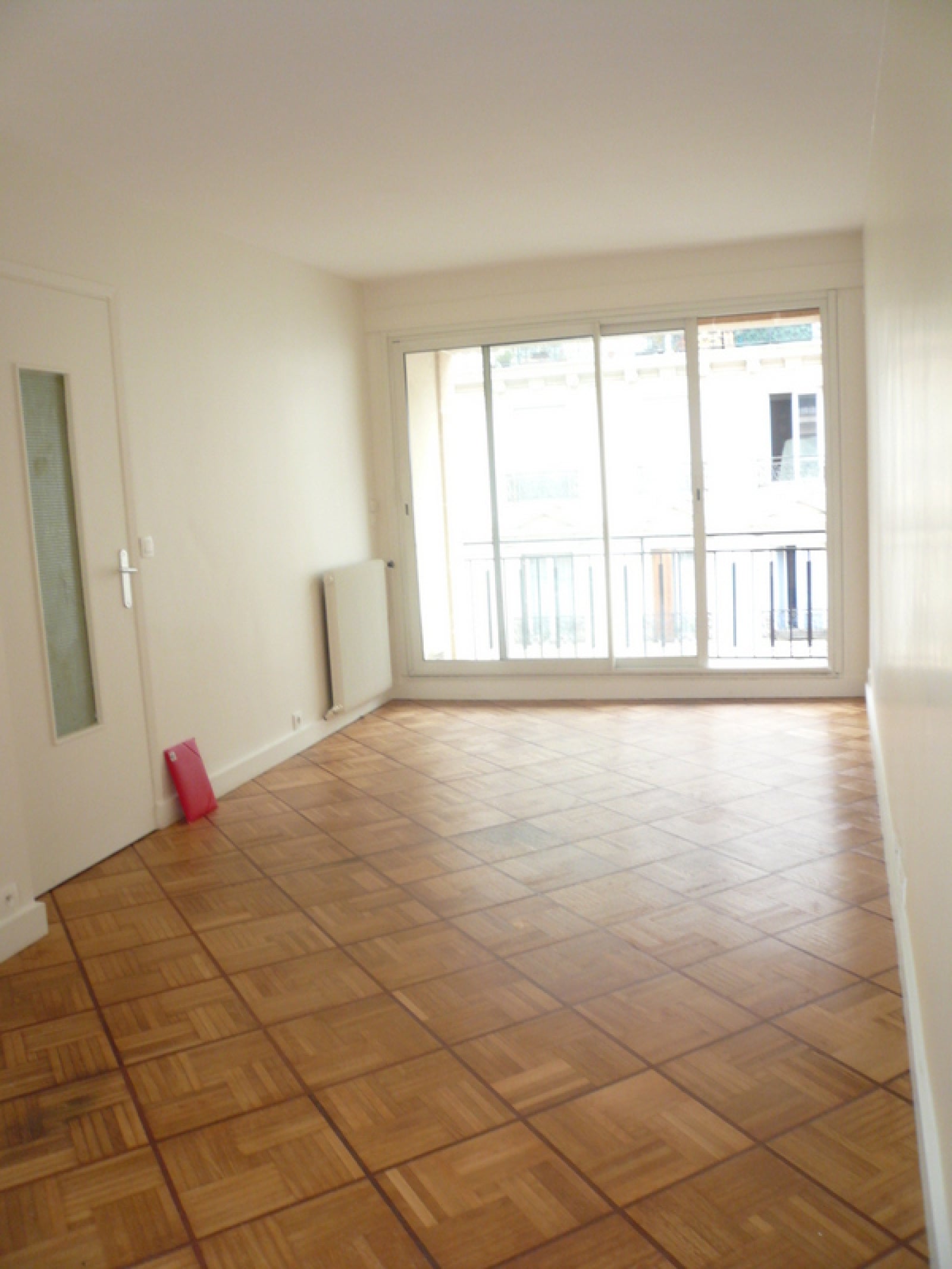 Flat Rue du Mont Cenis in Paris