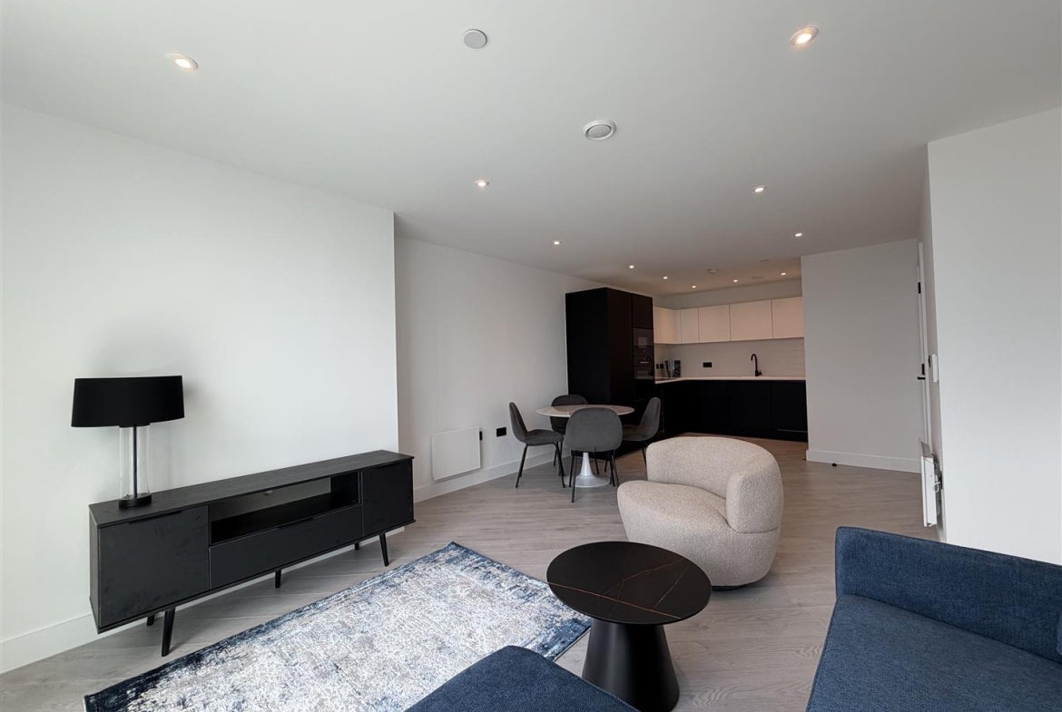 Flat Trinity Way in Manchester