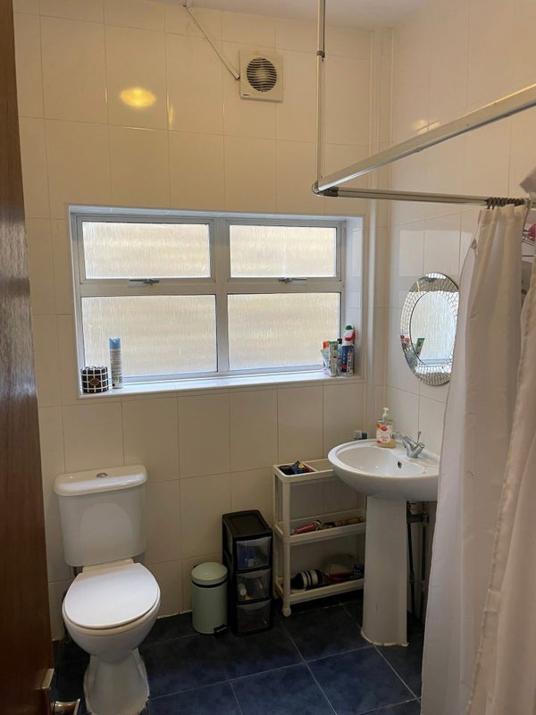 Room Louisville Road in Greater London