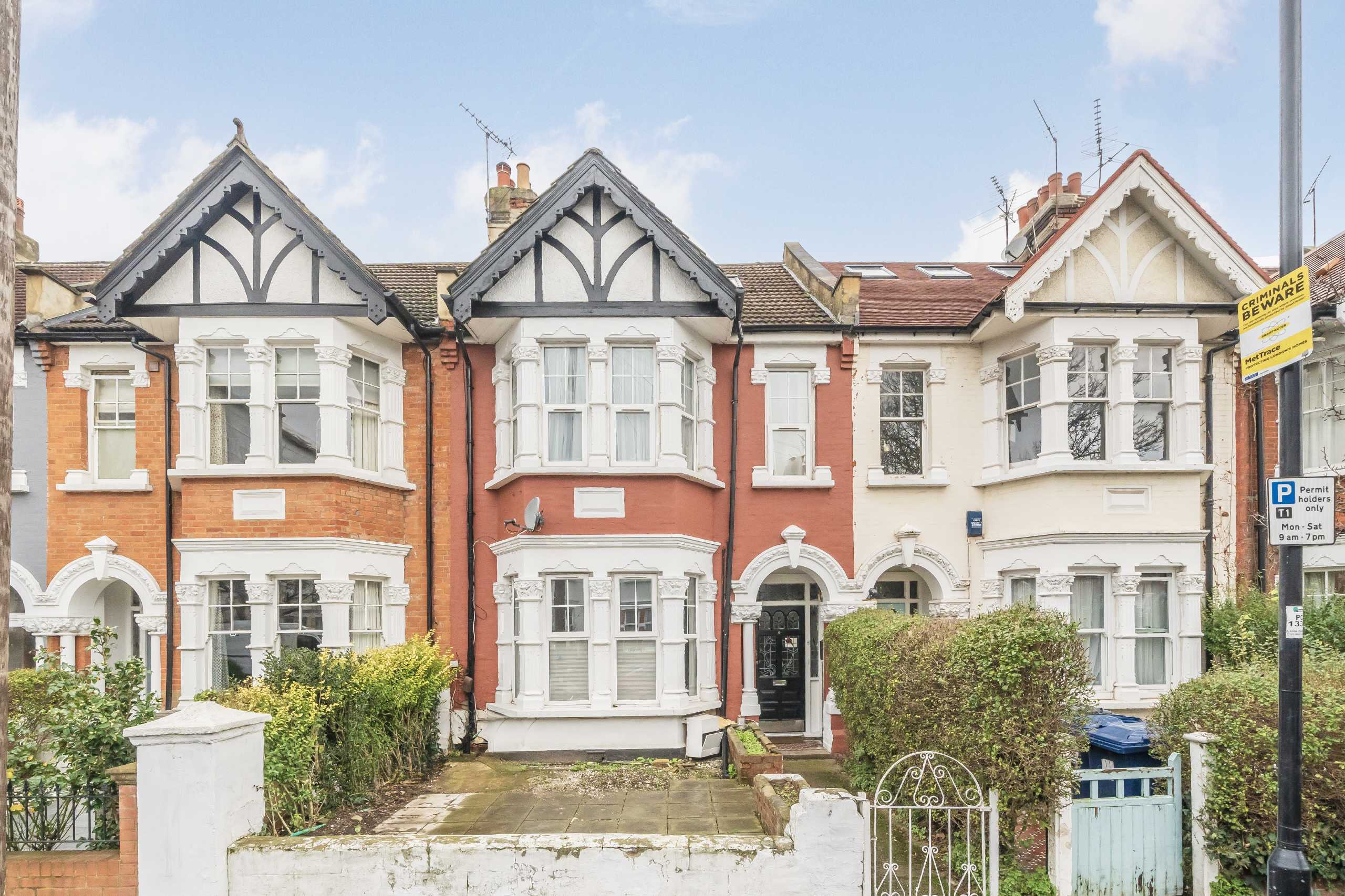 Flat First Avenue in Greater London