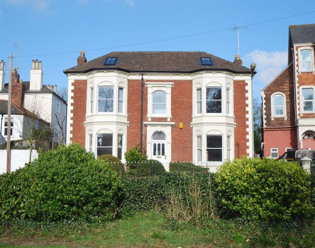 Flat York Road in Exeter