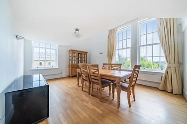 Flat Highgrove Close in Greater London