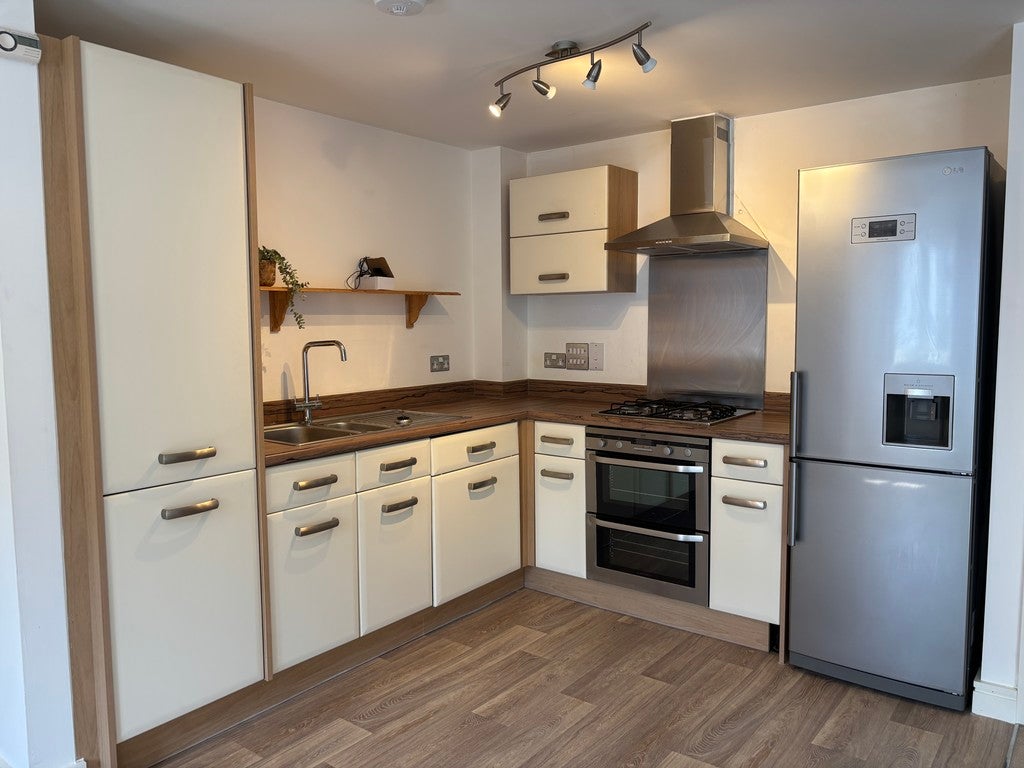Flat Berkshire Close in Ogwell