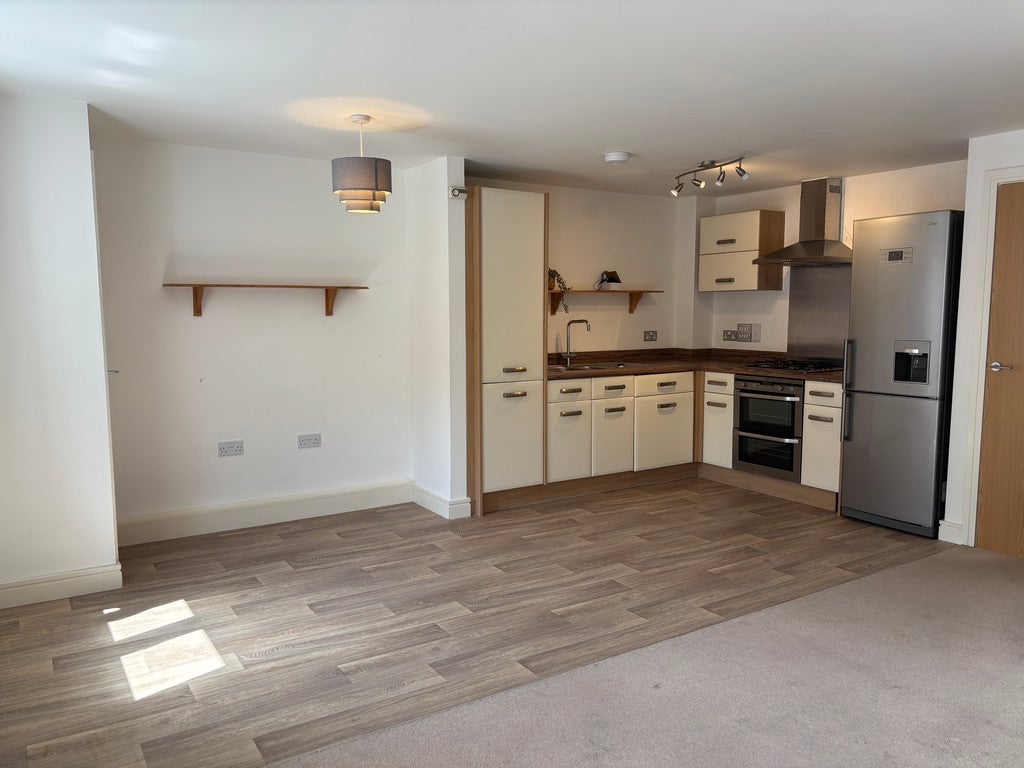 Flat Berkshire Close in Ogwell