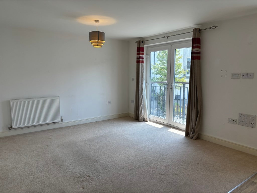 Flat Berkshire Close in Ogwell