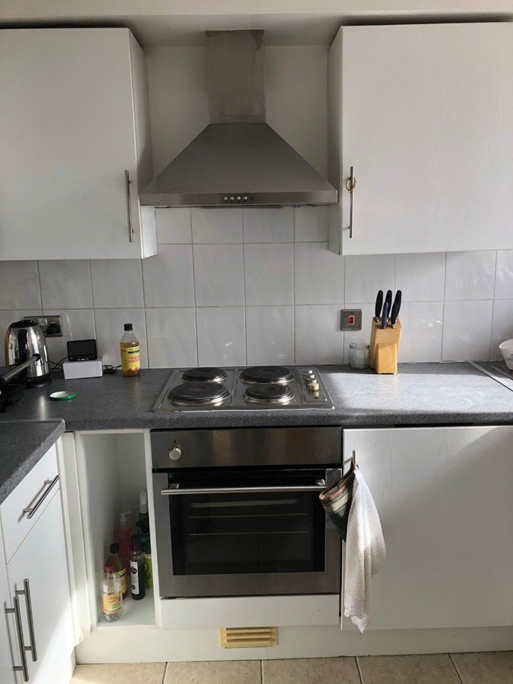 Flat Keswick Road in Greater London